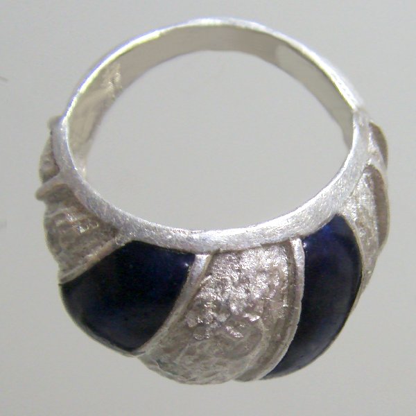 (r1242)Anillo de plata con esmalte azul.